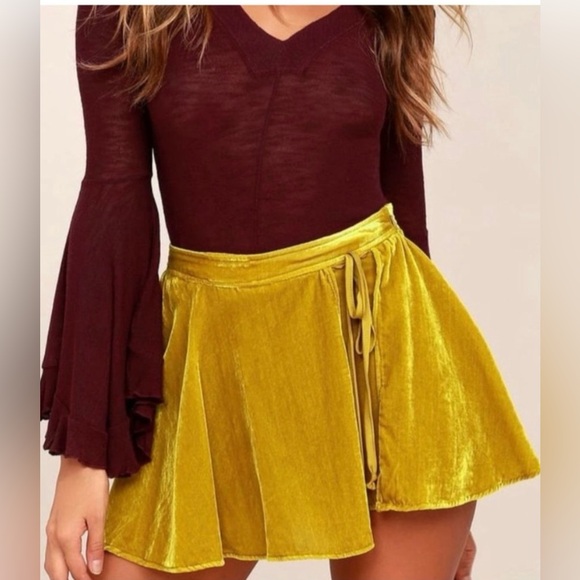NWT Free People Dance the Night Away Yellow Velvet Wrap Skort Short SZ 4 Ret.$78 - Picture 1 of 9